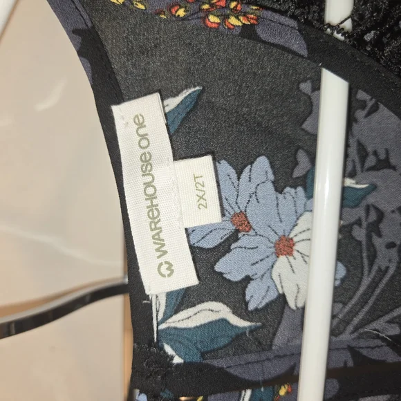 Warehouse One Black Floral Sleevless Blouse - Picture 4 of 4